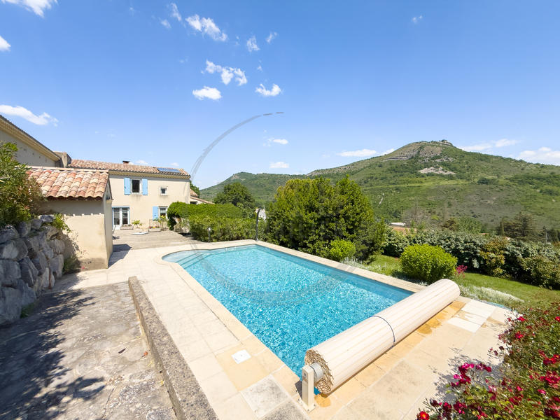 Propriété - 295 m² - 8 pièces