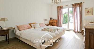 Maison - 202 m² - 7 pièces