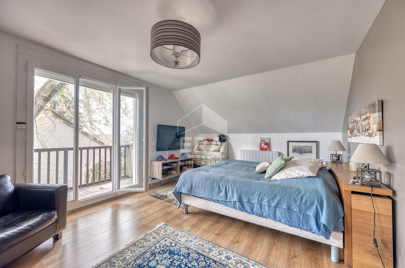 Maison - 285 m² - 8 pièces