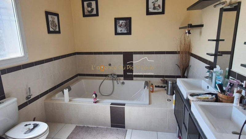 Villa - 220 m² - 8 pièces