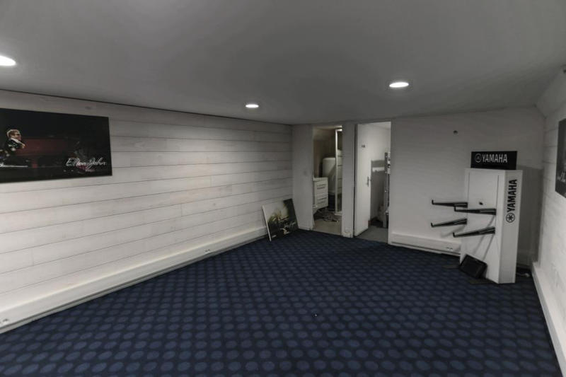 Local commercial - 200 m² - 5 pièces