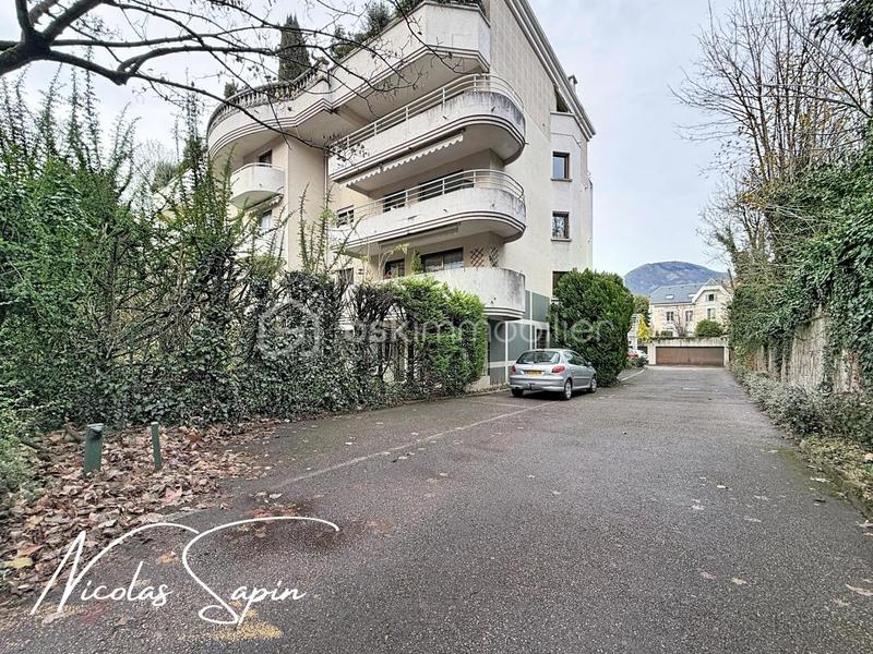 Appartement - 84 m² - 3 pièces