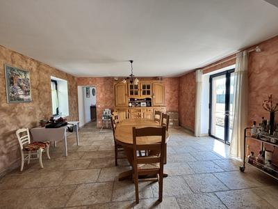 Maison traditionnelle - 260 m² - 9 pièces
