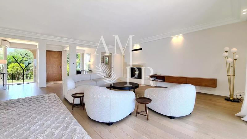 Villa - 253 m² - 6 pièces