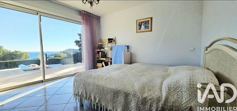 Maison - 250 m² - 7 pièces