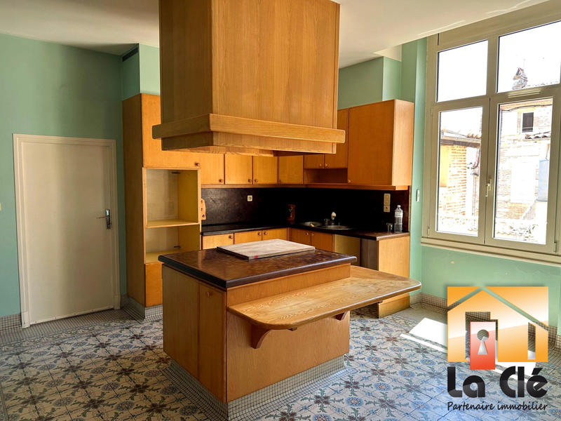 Maison - 410 m² - 10 pièces