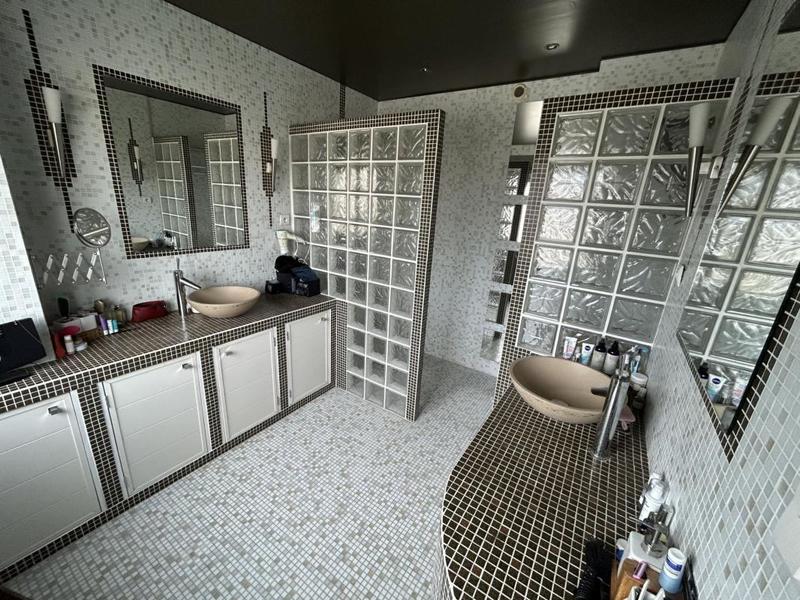 Maison - 212 m² - 7 pièces