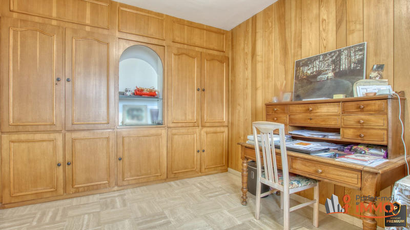 Maison traditionnelle - 268 m² - 10 pièces