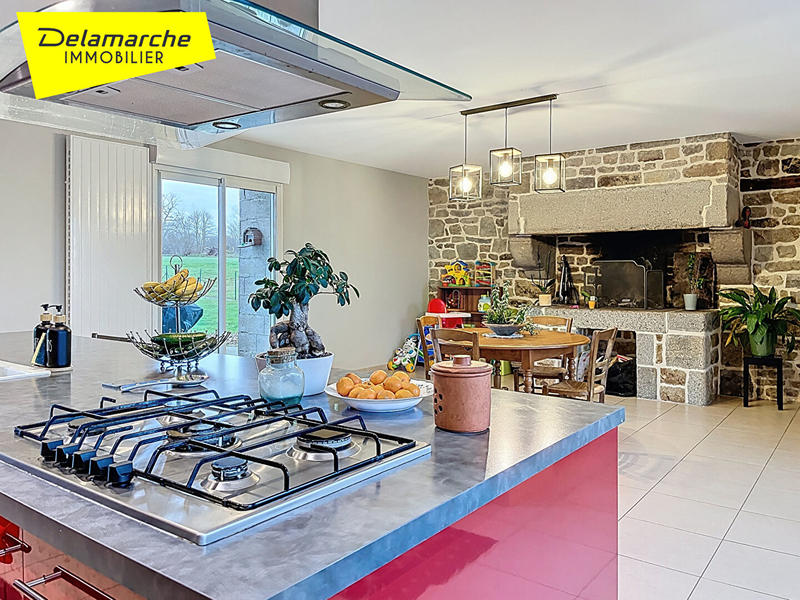 Maison - 235 m² - 8 pièces