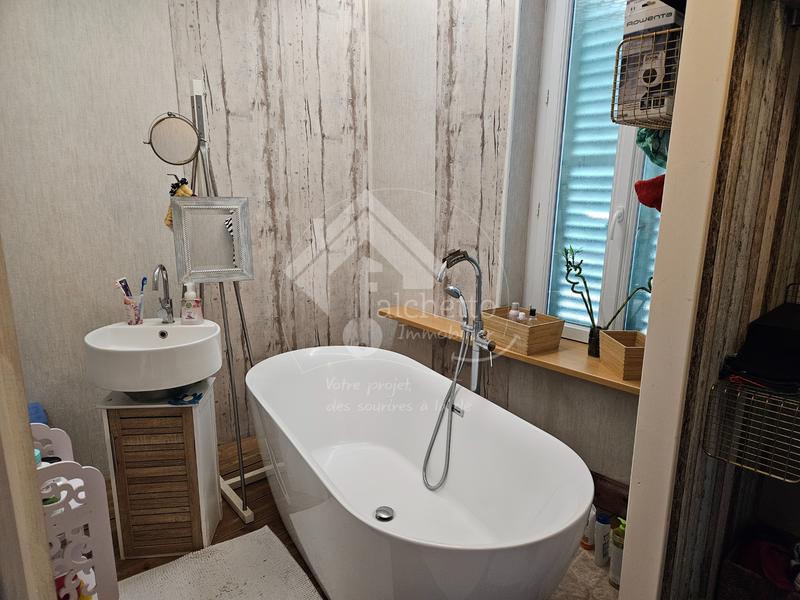 Maison - 230 m² - 9 pièces