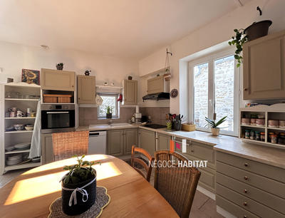 Maison - 184 m² - 8 pièces