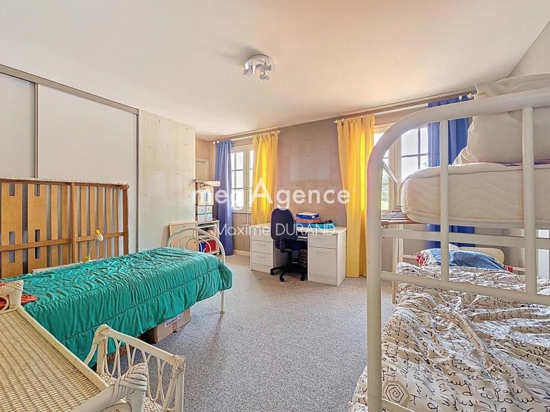 Maison - 275 m² - 11 pièces