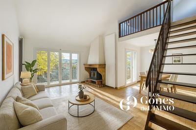 Maison - 235 m² - 8 pièces