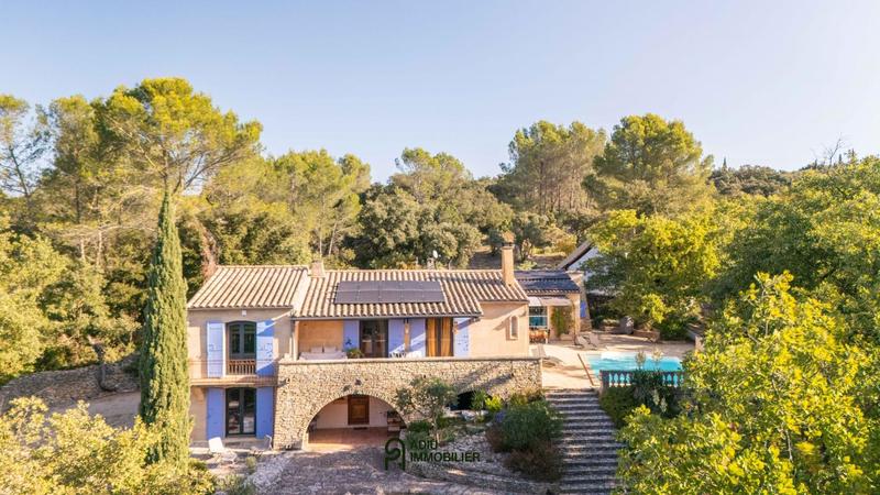 Propriété - 335 m² - 10 pièces