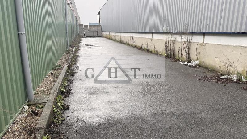 Entrepôt - 2 277 m²