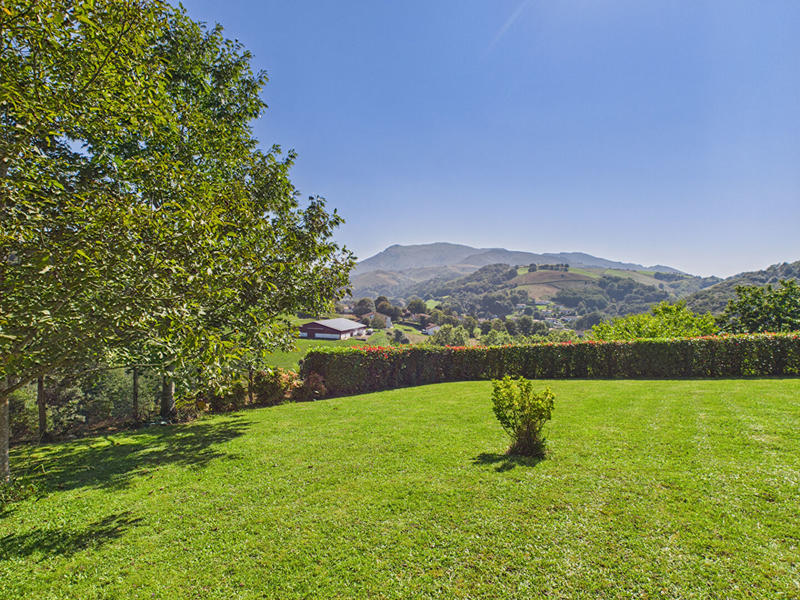 Maison - 252 m² - 6 pièces