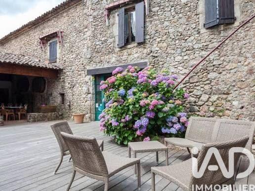 Maison - 480 m² - 15 pièces