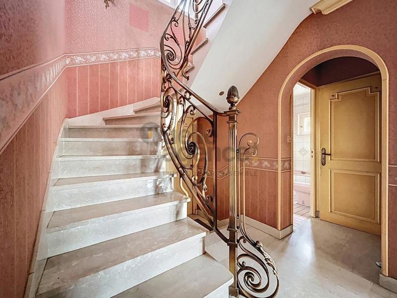 Maison - 141 m² - 8 pièces