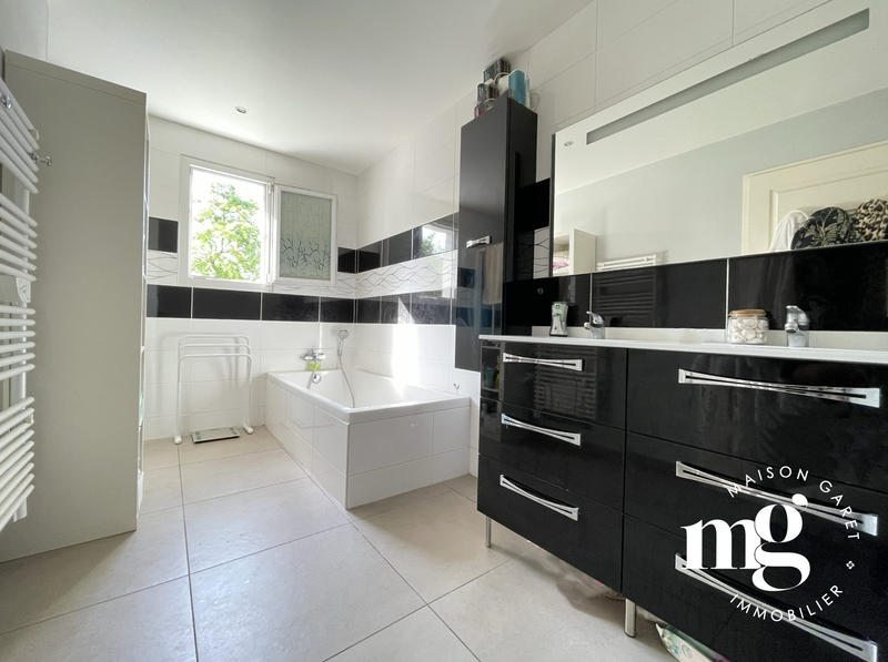 Maison - 164 m² - 5 pièces