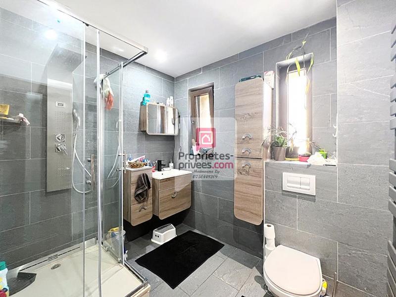 Maison - 240 m² - 18 pièces