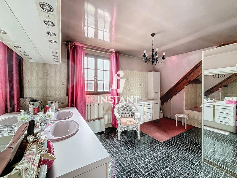 Maison traditionnelle - 200 m² - 8 pièces