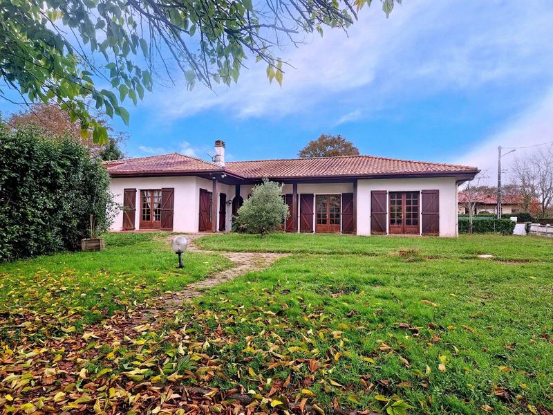 Maison - 227 m² - 8 pièces