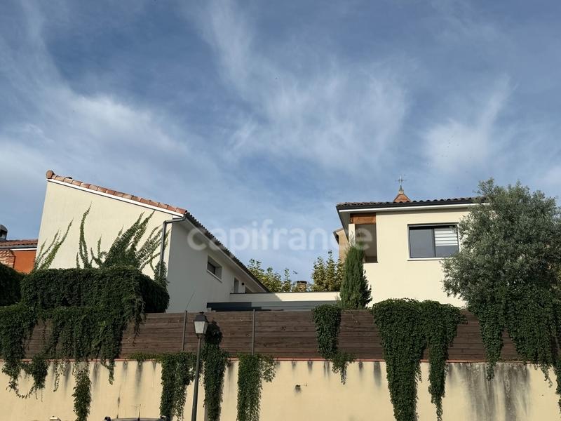 Maison - 204 m² - 7 pièces