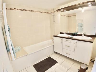 Chambre - 11 m² - 5 pièces