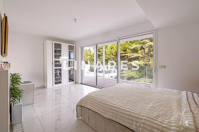 Appartement - 200 m² - 5 pièces