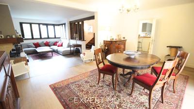 Maison - 210 m² - 7 pièces