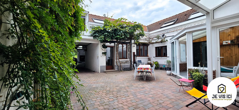 Maison - 230 m² - 10 pièces