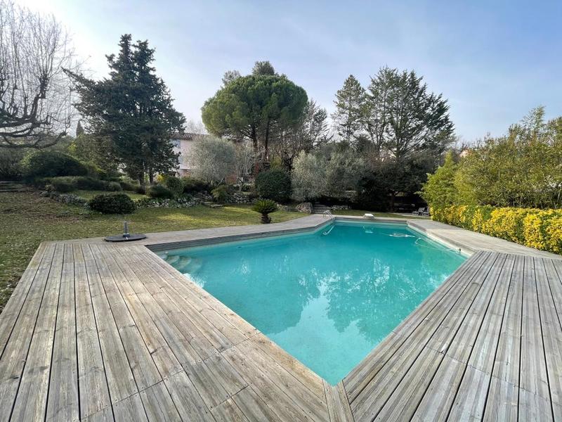 Mas - 258 m² - 8 pièces