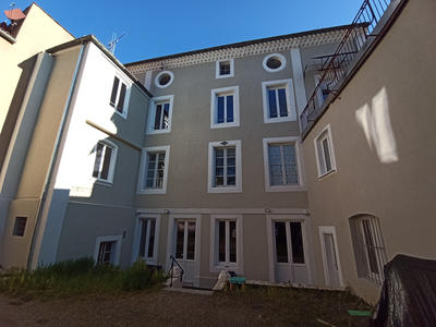Maison - 330 m² - 8 pièces