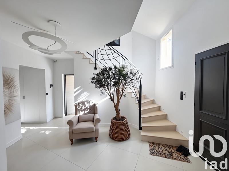 Maison - 240 m² - 10 pièces