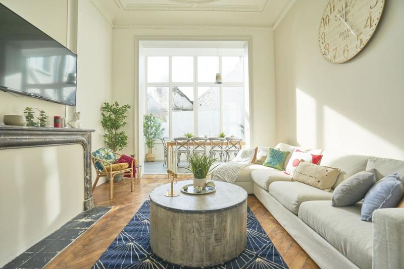 Maison - 233 m² - 11 pièces