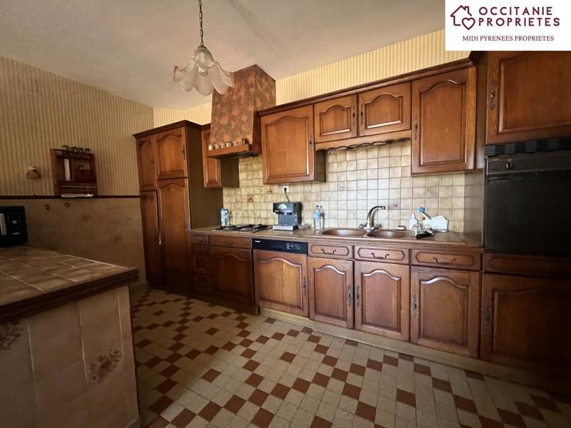 Maison - 221 m² - 8 pièces