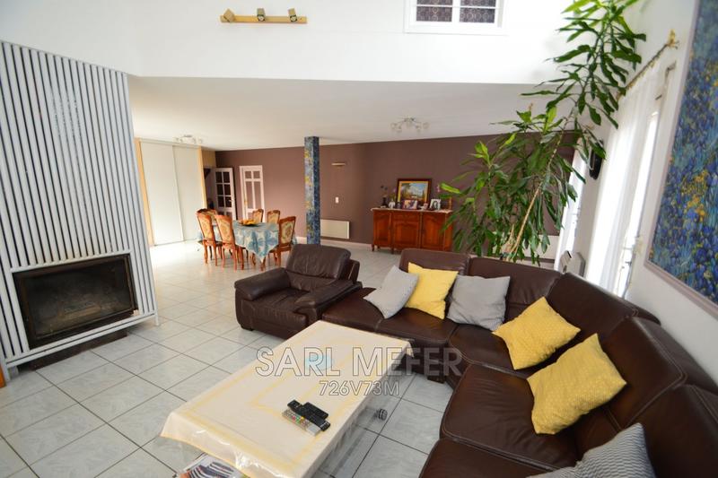 Maison - 232 m² - 7 pièces