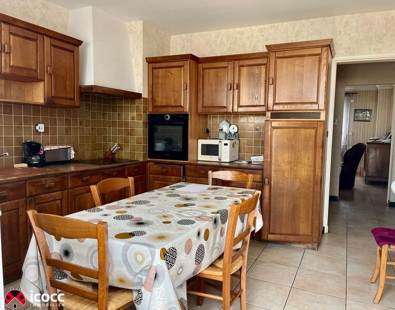 Maison - 180 m² - 8 pièces