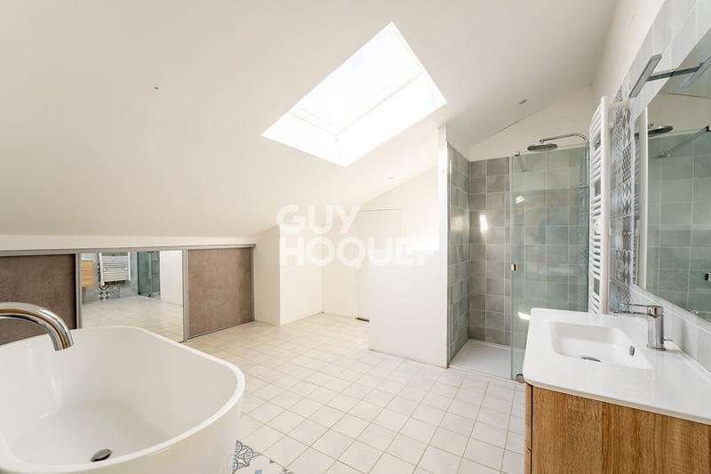 Maison - 276 m² - 8 pièces