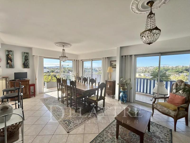 Appartement - 163 m² - 6 pièces