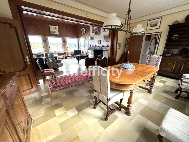 Maison - 200 m² - 7 pièces