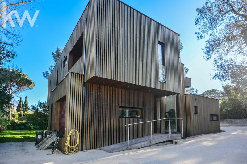 Maison contemporaine - 196 m² - 6 pièces