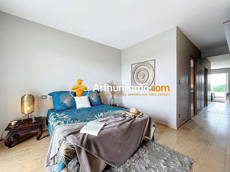 Maison - 278 m² - 8 pièces