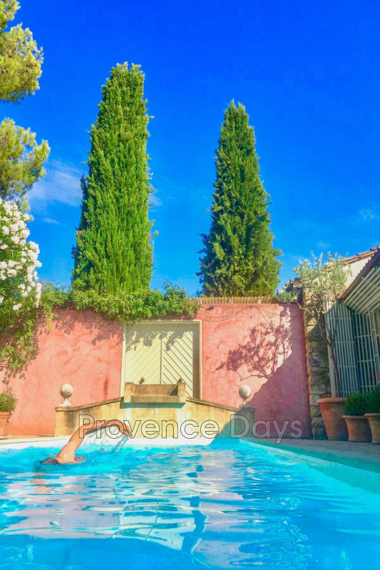 Maison de village - 400 m² - 11 pièces