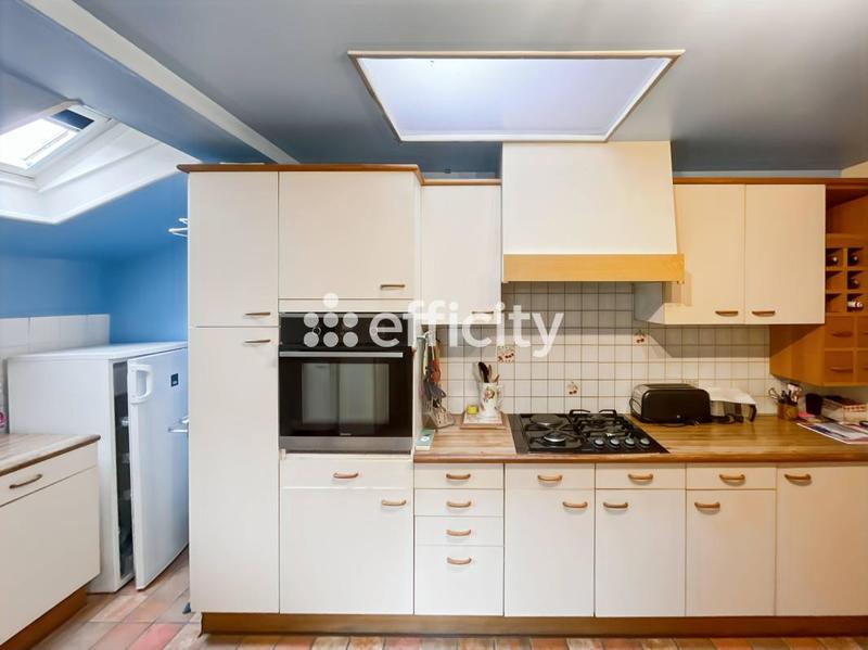 Maison - 223 m² - 9 pièces