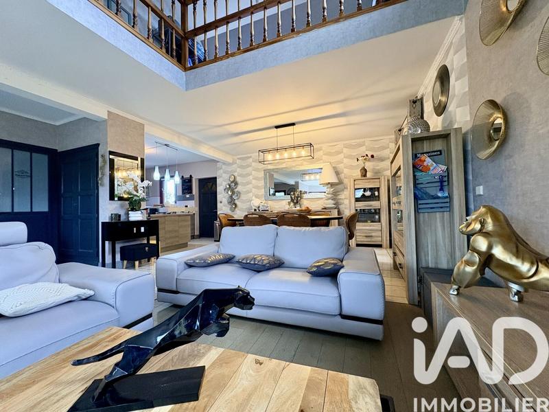 Maison - 232 m² - 7 pièces