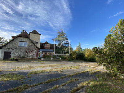 Propriété - 1 200 m² - 39 pièces