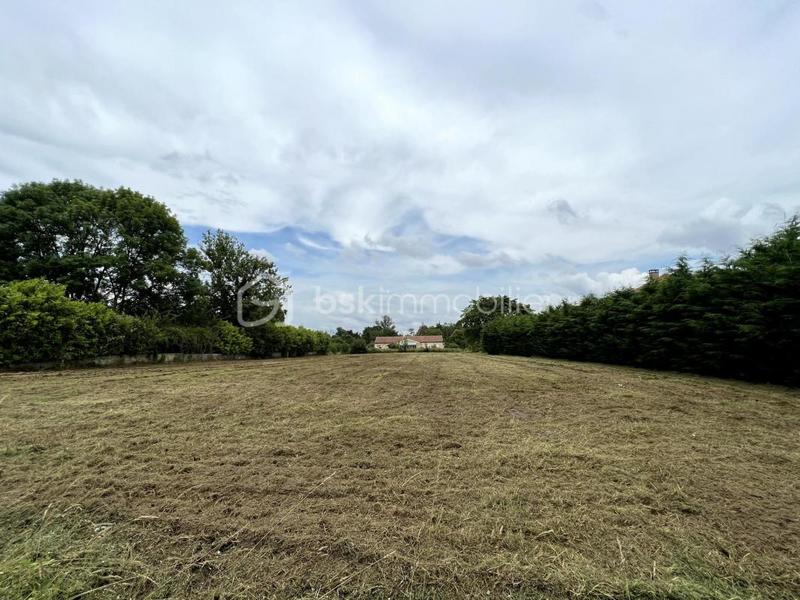 Terrain constructible - 2 800 m²