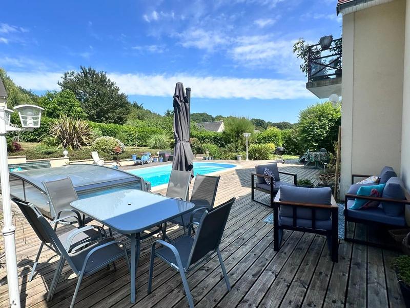 Maison - 275 m² - 9 pièces