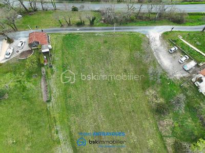 Terrain constructible - 1 000 m²